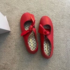 🍄red flat shoes NIB